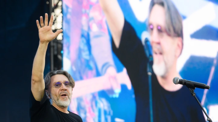 Шнуров стал самым дорогим артистом на Новый год