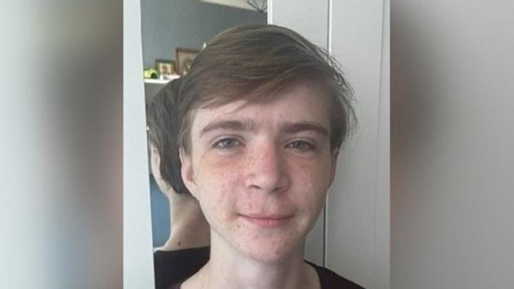В Ростове-на-Дону пропал 17-летний парень в красных кроссовках