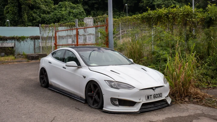 Безработный на Tesla доигрался: В Петербурге накрыли наркобарона с килограммом отравы