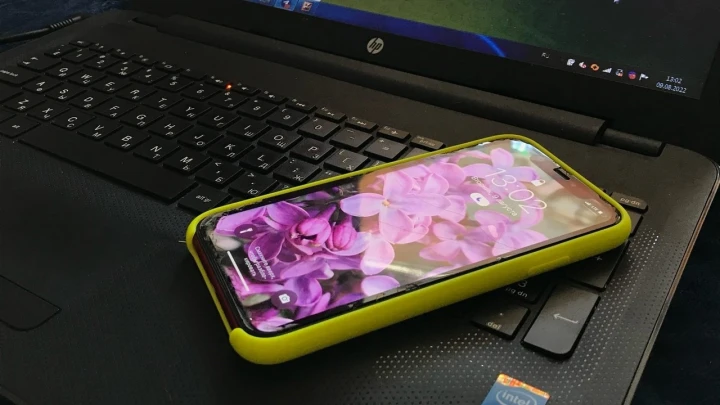 Житель Гонконга случайно увидел себя и девушку в откровенном видео