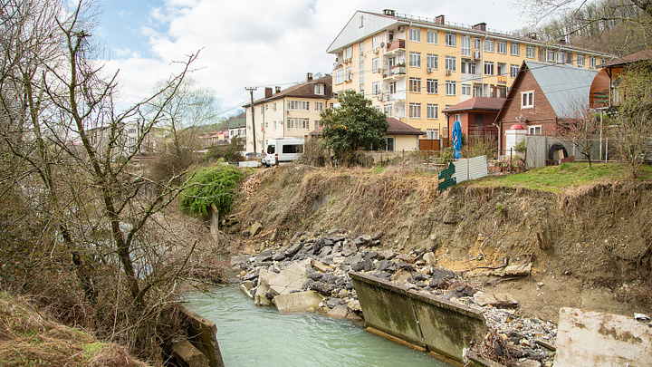 В Сочи на дноуглубительные работы в 22 реках направят почти миллиард рублей