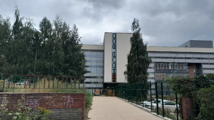 В столовой нижегородской школы обрушился потолок. Детей перевели на дистанционное обучение