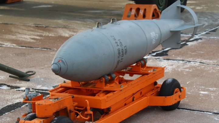Многоцелевой фронтовой бомбардировщик Су-34 ВКС скинул авиабомбы на головы иностранных наёмников