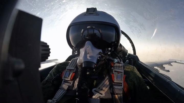 Идеальная дуэль: Русский пилот на Су-35 отправил в нокаут чужой истребитель