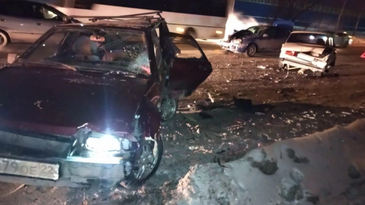 В массовом ДТП в Новосибирске серьёзно пострадал мужчина