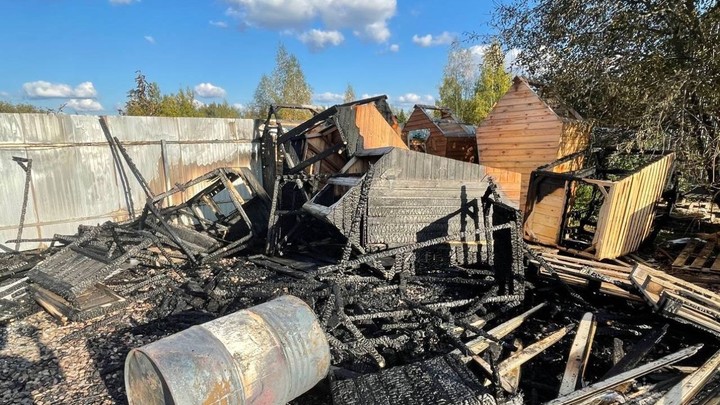 В Ивановской области разом сгорели 12 строящихся в деревне Анкудиново туалетов