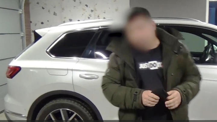 Был спокоен, словно ждал: СК показал видео обысков в особняке Кучитарова в Челябинске