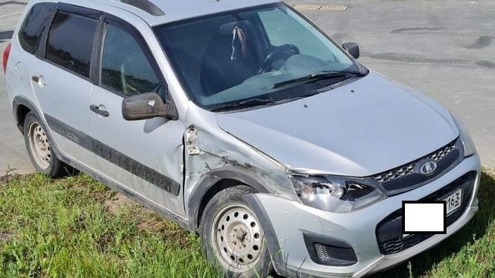 В Волжском районе водитель Лады пострадал в ДТП на перекрёстке