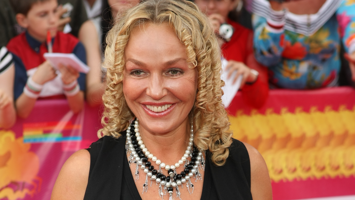 Ведёт себя как ни в чём не бывало. Мэри Поппинс Андрейченко вернулась в Россию после высказываний об СВО. В Сети обсуждают судьбу актрисы