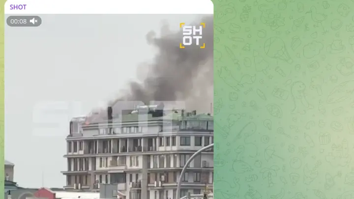 При пожаре в элитном ЖК на Страстном бульваре в Москве заблокированы дети