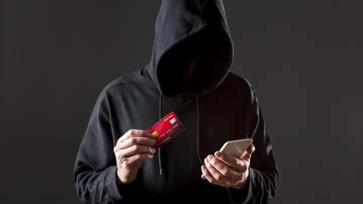 Челябинец делал преступников невидимками: SIM-боксы помогали криминалу