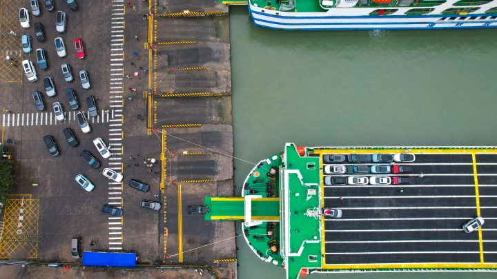 Второй случай. Совпадение?: Китайское судно с автомобилями на борту загорелось и затонуло