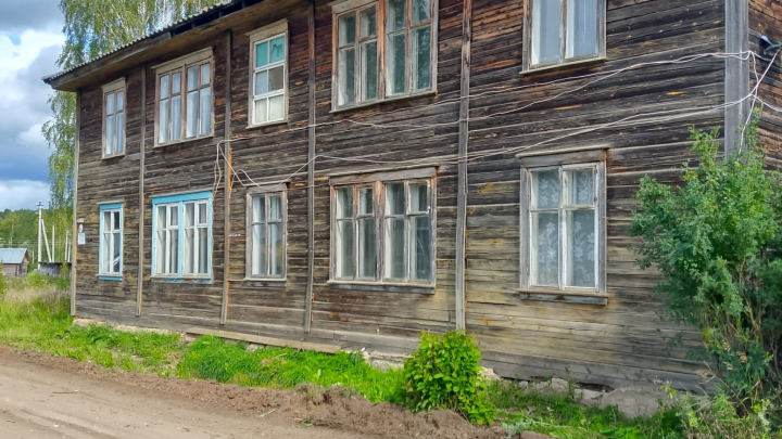 В Архангельской области прокуратура обязала снести пустующий 10 лет многоквартирный дом