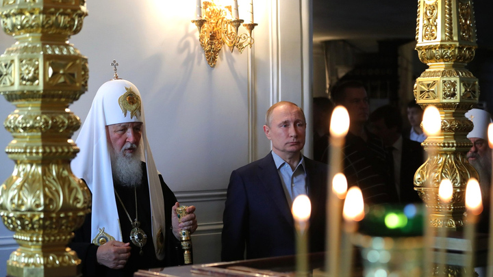 Путин принял Таинство Причастия и отстоял литургию на Валааме