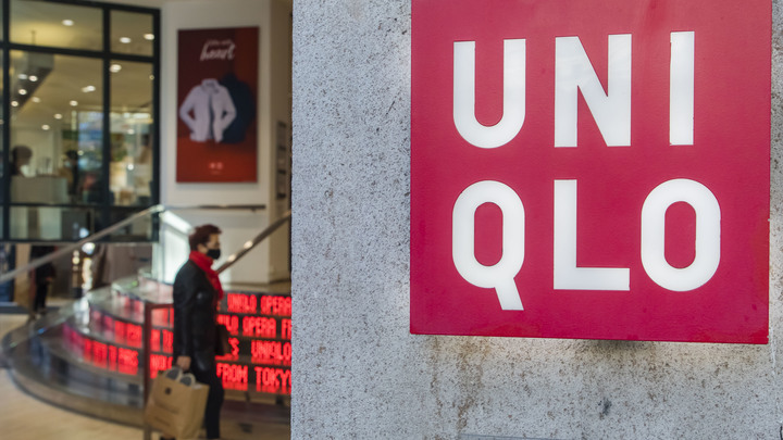 Жители Екатеринбурга из-за закрытия магазинов UNIQLO кинулись опустошать их полки