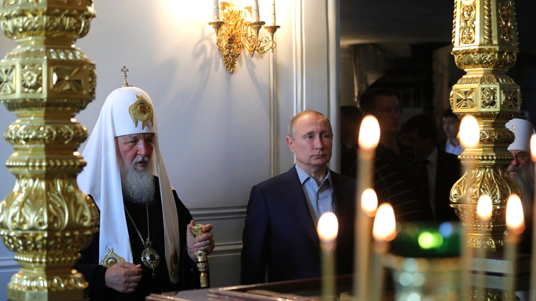 Глава пресс-службы Патриарха раскрыл тайну красной коробки в машине Путина на Валааме Глава пресс-службы Патриарха раскрыл тайну красной коробки в машине Путина на Валааме