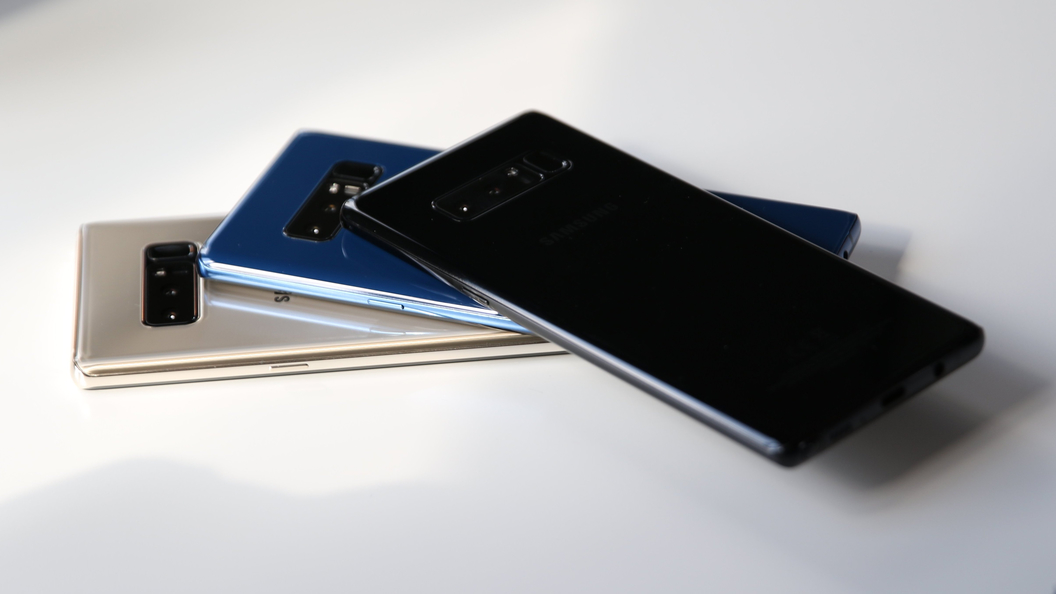 Эксперты назвали слабые места Galaxy Note 8, сравнив его с макетом iPhone 8 Эксперты назвали слабые места Galaxy Note 8, сравнив его с макетом iPhone 8