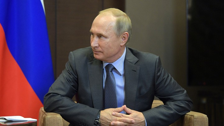Глава Туркмении преподнес Путину на юбилей щенка алабая по кличке Верный: Видео