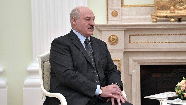 Лукашенко об объединении Белоруссии с Россией: Здесь никто никого не наклонит