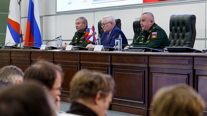 Мероприятие не отвечало цели: ЕС придумал повод не участвовать в брифинге России по ракете 9М729 и ДРСМД