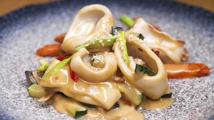 Плевать я хотел на вашу еду: Повар элитного ресторана портил блюда китайцам