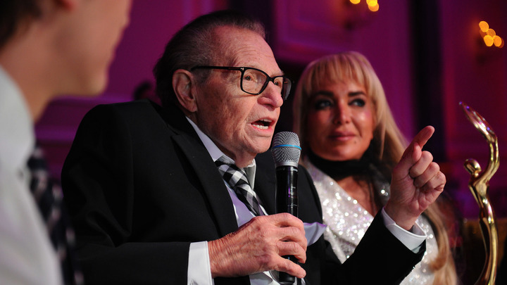 Это был не COVID-19: Жена Ларри Кинга назвала истинную причину смерти ведущего