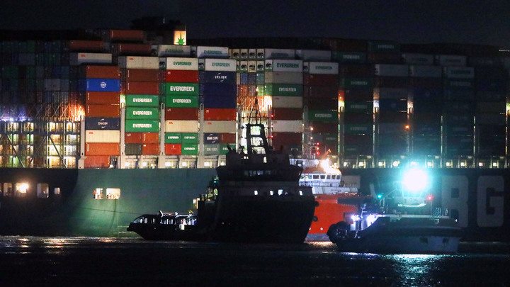 Пока на мели: Русские сняли суэцкий коллапс из космоса