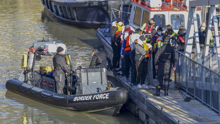 Рекорд по нелегалам не продержался и месяца: Британцы подсчитали переплывших через Ла-Манш