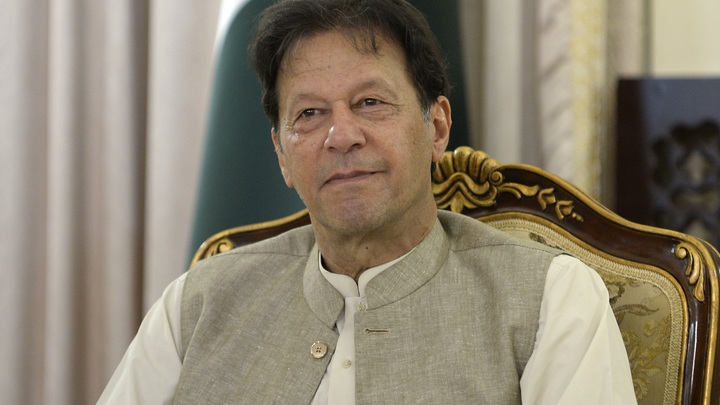 Что происходит в Пакистане: Премьер отказался подчиниться парламенту и призвал людей на улицы