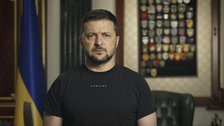 Внешний вид Зеленского на саммите НАТО назвали следствием отчаянного положения ВСУ