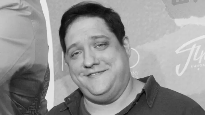 Очень хочется жить: звезда Полицейского с Рублевки Роман Попов 7 лет боролся с раком, но проиграл Очень хочется жить: звезда Полицейского с Рублевки Роман Попов 7 лет боролся с раком, но проиграл