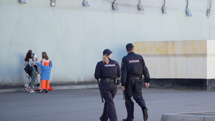 Прокуратура начала проверку после обнаружения троих детей в захламлённой квартире в Подмосковье