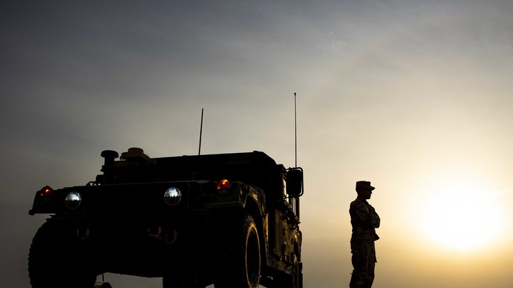 Военных США встретили градом камней в Афганистане. Американцы бросились наутёк