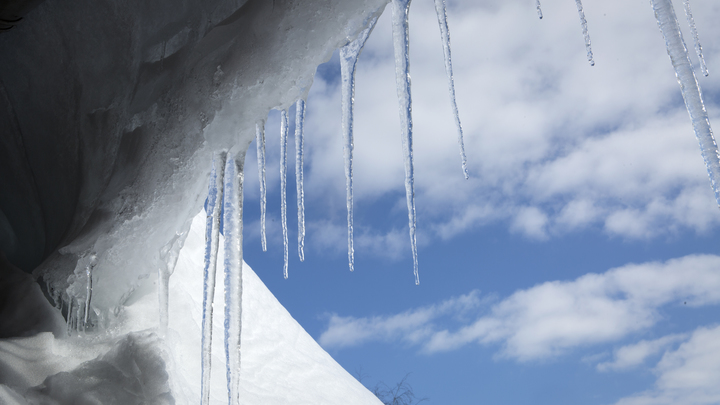 Жителей Сочи предупредили о сильном снеге, гололёдице и похолодании