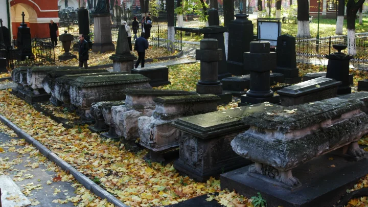 Священник объяснил, почему покупка места на кладбище — не грех