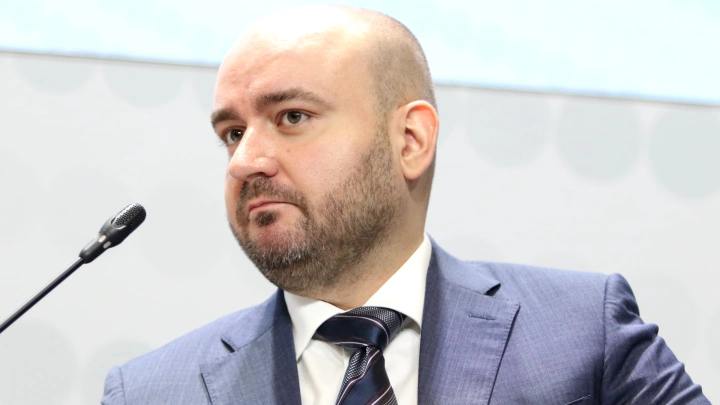Самарский губернатор попросил членов правительства не хихикать и сдавать телефоны