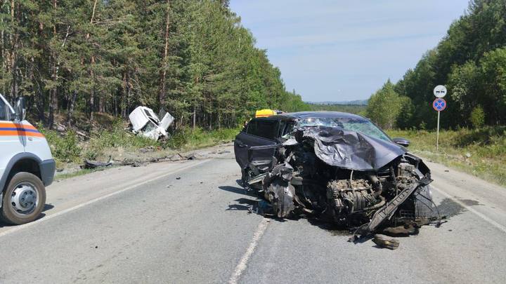 Двое погибли, трое госпитализированы: страшная авария в Челябинской области