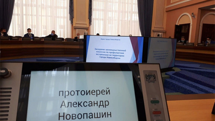 Протоиерей из Новосибирска назвал «нецензурными» и «порнографическими» проходящие в городе выставки