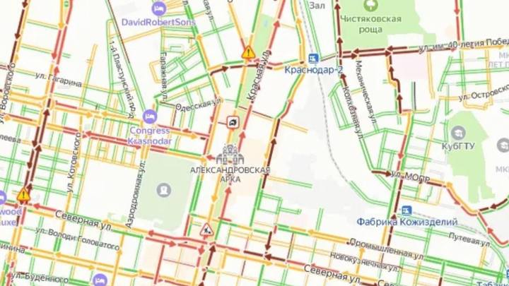 На дорогах Краснодара вновь образовались 10-балльные пробки