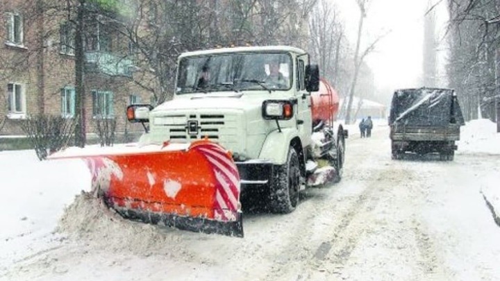 В Краснодаре из-за небывалого снегопада для уборки дорог вывели всю технику