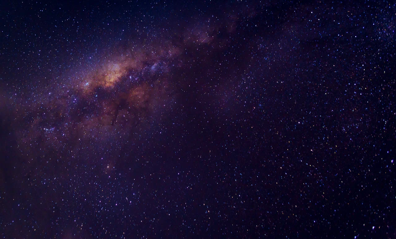 Светящееся и пульсирующее нечто в небе над Россией: Захлопали двери и окна, люди закричали