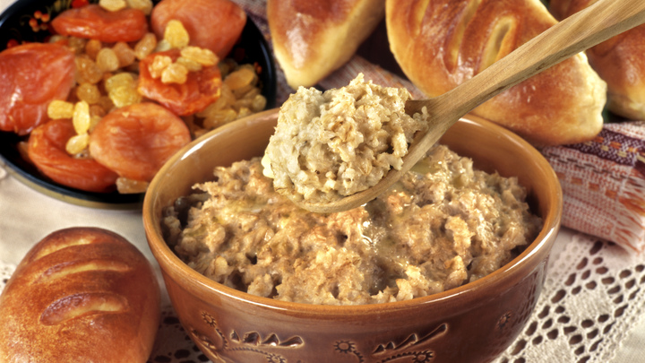 Источник энергии на весь день: Диетолог рассказала, как правильно готовить овсяную кашу