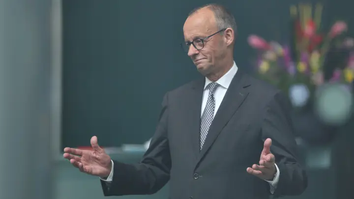 Мерц – военный преступник: Из-за Газы на канцлера Германии ополчились больше тысячи соотечественников