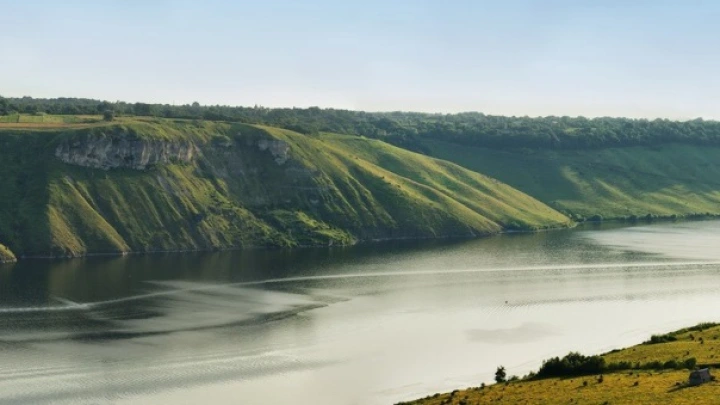 Без воды и рыбы: В Днестр третий день подряд попадают нефтепродукты с Украины