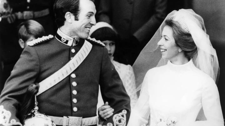 Такого ещё не было: Британская принцесса надела два платья одновременно