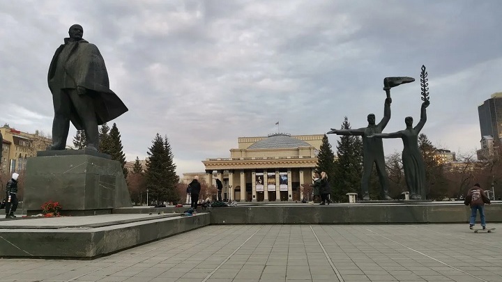 Жительница Новосибирска возмутилась ошибке в фамилии Ленина в названии остановки