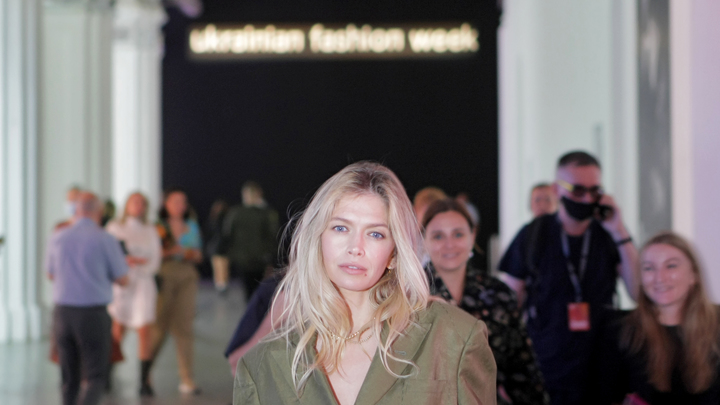 Обнищавшая в Европе Брежнева продаёт своё тело. Пошла по стопам Лободы?