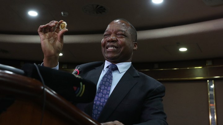 Слезть с долларовой иглы: Зимбабве запустило обеспеченную золотом цифровую валюту