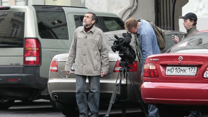 Сломали камеру, двое избиты: силовики ищут напавших на журналистов во время протестов в Абхазии