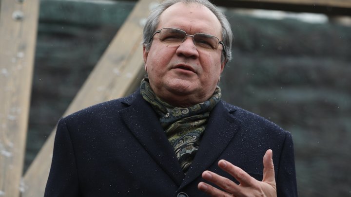 Таблички для мигрантов вызвали бот-атаку на главу СПЧ